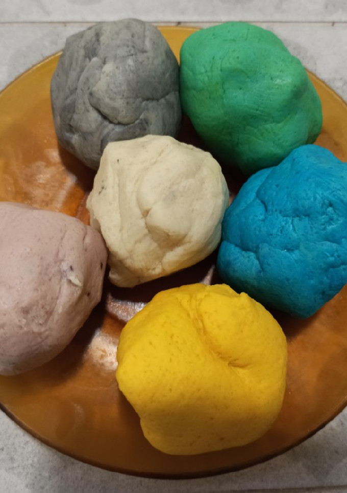 Una foto de Plastilina no tóxica, con ingredientes naturales