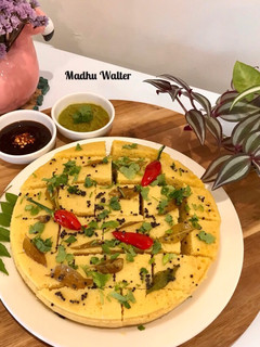 ढोकला (dhokla recipe in Hindi) रेसिपी मुख्य फोटो