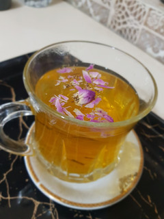 عکسی از دستور چای سبز همراه گل سرخ...(شای اخضر)🌺
