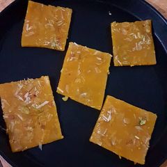 A picture of Mango ice halva.