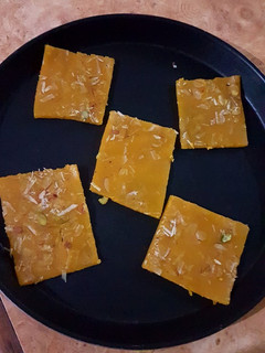 A picture of Mango ice halva.