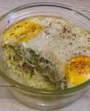 Medvehagyma pestos-parasztsonkás rakott rizs tojással
