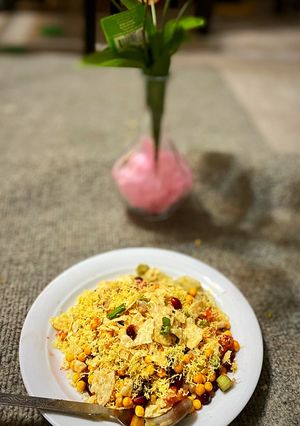 A picture of Aloo Papdi chat.