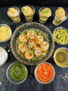 फ्लोटिंग पानी पूरी (floating Pani Puri recipe in Hindi) रेसिपी मुख्य फोटो