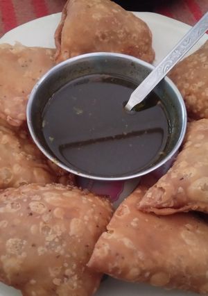समोसे (samose recipe in Hindi) रेसिपी मुख्य फोटो