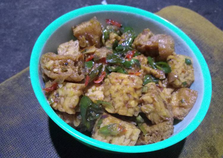 Cara Gampang Menyiapkan Oseng tahu-tempe cabai hijau Anti Gagal