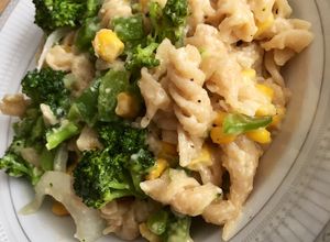 Una foto de Pasta integral con verduras 🌽