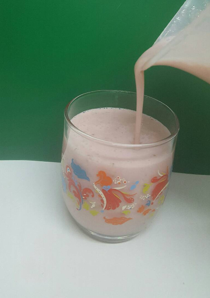 Una foto de Batido de fresa y plátano