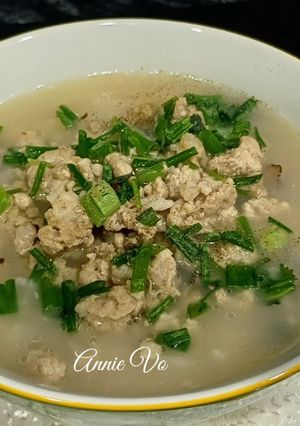 Hình của món Cháo hạt sen nấm hương.