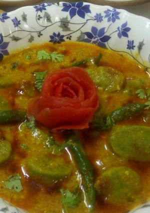 A picture of Palak gatta curry.