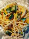 Spaghetti zucchine e tonno