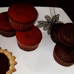 A picture of Red velvet cupcakes.