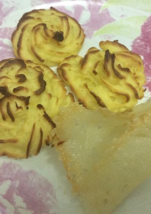 Una foto de Patatas duquesa con teja de mozzarella