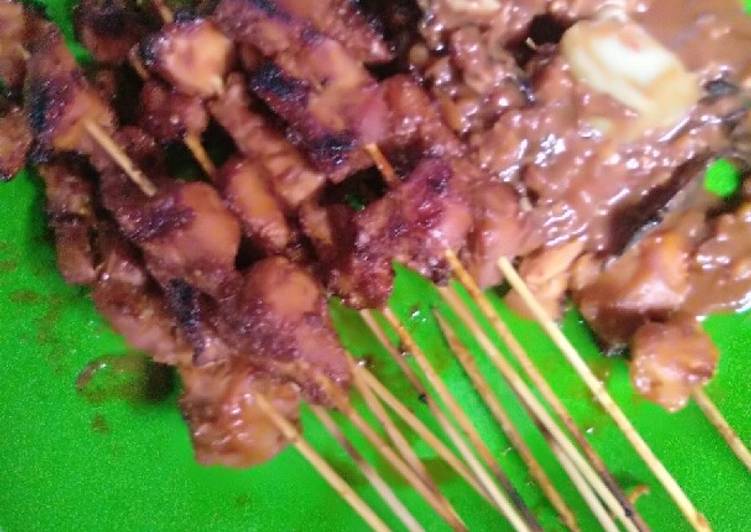 Sate ayam spesial manis pedas