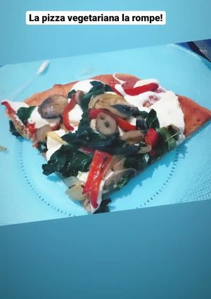 Una foto de 🍕Pizza veggie integral🍕