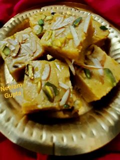मूंगदाल बर्फी (Moong dal Barfi recipe in Hindi) रेसिपी मुख्य फोटो