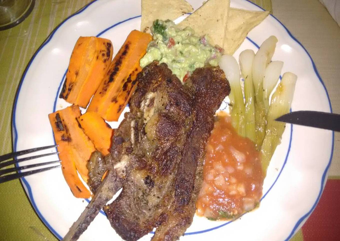 Costillas de res con zanahorias y cebollas al mezcal