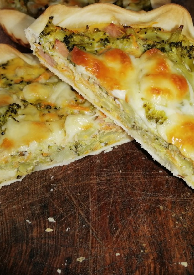 Una foto de Tartas de brócoli y queso 🥦