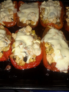 Una foto de Pimientos rellenos con pollo y bacon