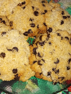 Una foto de Galletitas de coco rallado, avena y chip de chocolate saludables