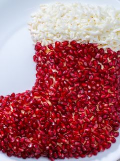 Фото Красивый салат "Сапожок" на новогодний стол.