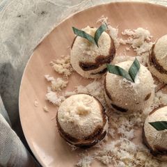 A picture of Awug / Traditional Steamed Rice Flour and Palm Sugar Cakes.