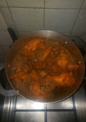 Una foto de Pollo guisado isleño