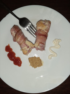 Sajttal töltött virsli "bacon"-os recept fotója