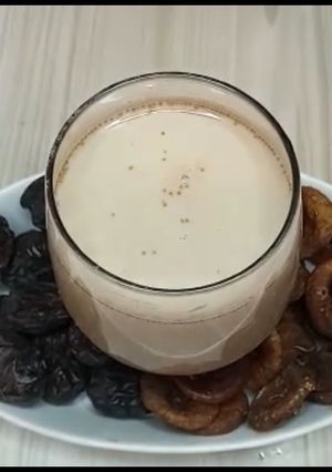 A picture of Date fig and chocolate milkshake.