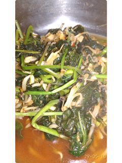 Foto resep Tumis Daun Ubi Tauge Bawang Putih Ala Anak Kos