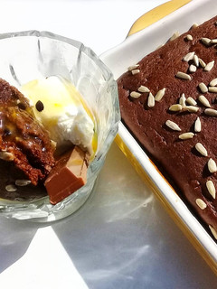 A picture of Choc-banana sponge with sunflower seeds topping.
