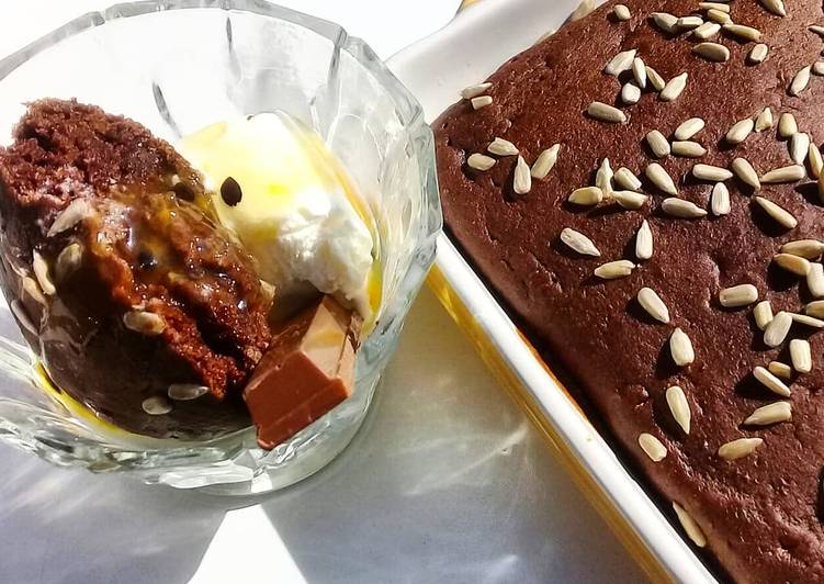 Recipe of Perfect Choc-banana sponge with sunflower seeds topping