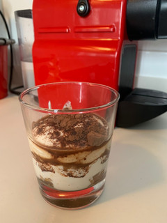 Una foto de Tiramisú saludable, bajo en grasa y súper rápido