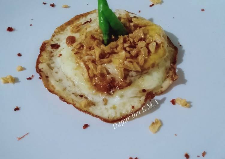 Bagaimana Menyiapkan 27. Telur Ceplok Bawang Putih yang Menggugah Selera