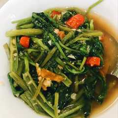 รูปของ Cah kangkung tomat saos tiram 🥗