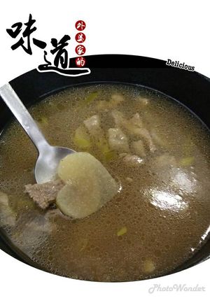 รูปของ อาหารเกาหลี Beef and Radish soup (쇠고기무국)