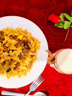 Dafadukar macaroni mai dankalin turawa ainihin hoton girkin