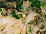 Una foto de pasta tagliatelle
