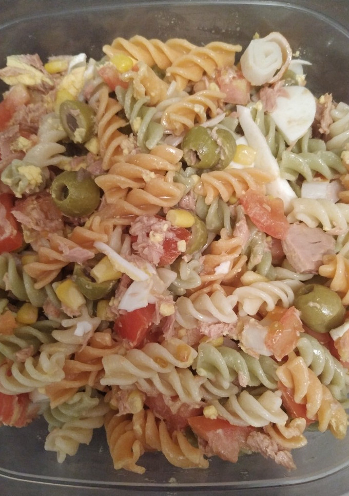 Una foto de Ensalada de pasta 🥗🍝