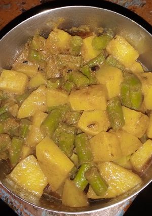 A picture of French beans aloo vegetable.