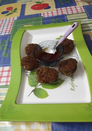 A picture of Black gram (kala chana) & green moong sprout kabab.