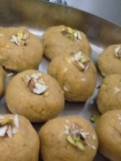 મોતિયા લાડુ(motiya ladu recipe in gujarati) રેસીપી મુખ્ય ફોટો