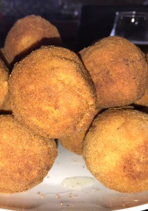 Una foto de Croquetas de arroz con pollo