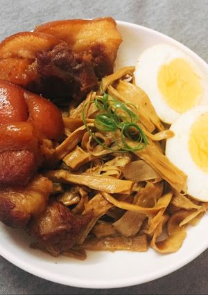 Hình của món Thịt kho măng khô.