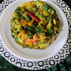 A picture of Palak, Veggies Dry Curry.