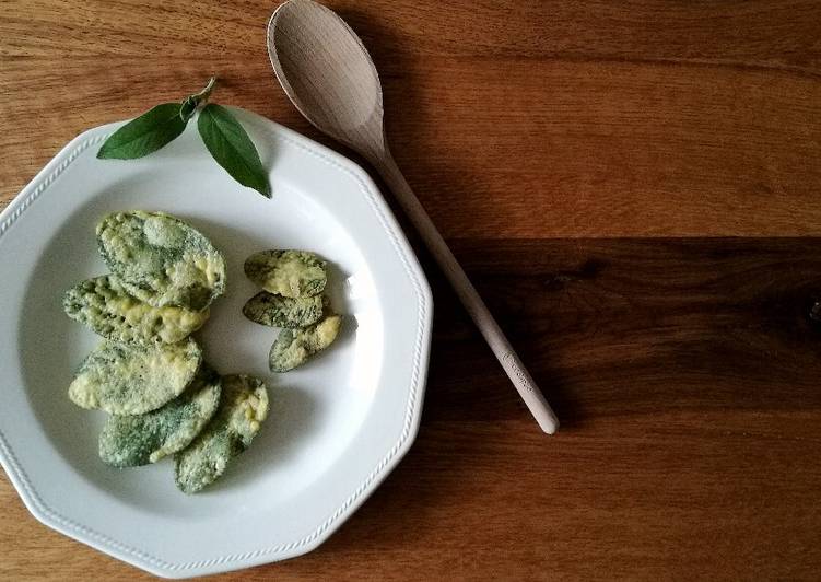 Salvia fritta in pastella leggerissima (veg e gluten free)