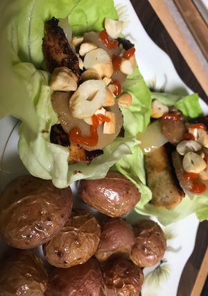 A picture of Lettuce Wraps.