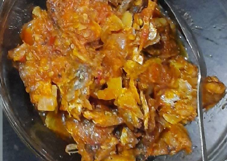 Langkah Mudah untuk Membuat Ikan asin sambal tomat, Lezat