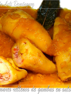 Una foto de Calamares rellenos de gambas en salsa de cebolla