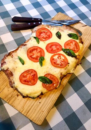 Una foto de Malaya a la pizza (pizza en malaya)